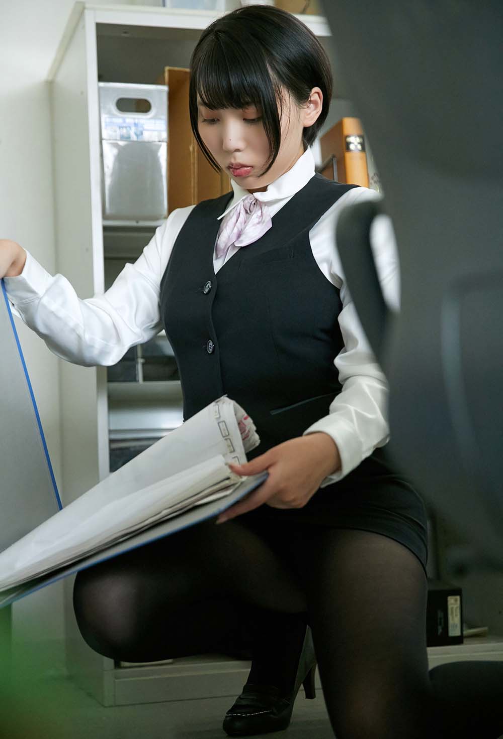 Kaoru Yasui 安位薫 – A new employee Yasui-san 新入社員の安位さん