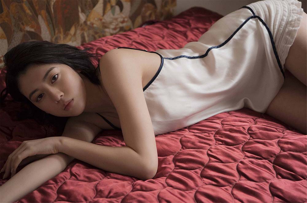 Ayaka Miyoshi 三吉彩花 – Across the sky 空をこえて