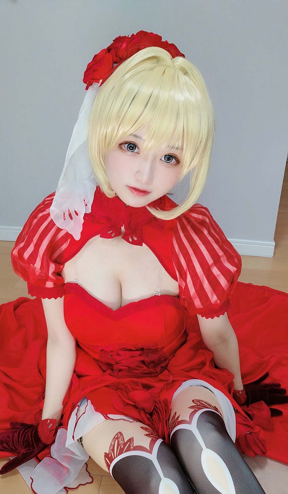 千阳(ちよ) – 尼禄红礼服 预览图 - 2