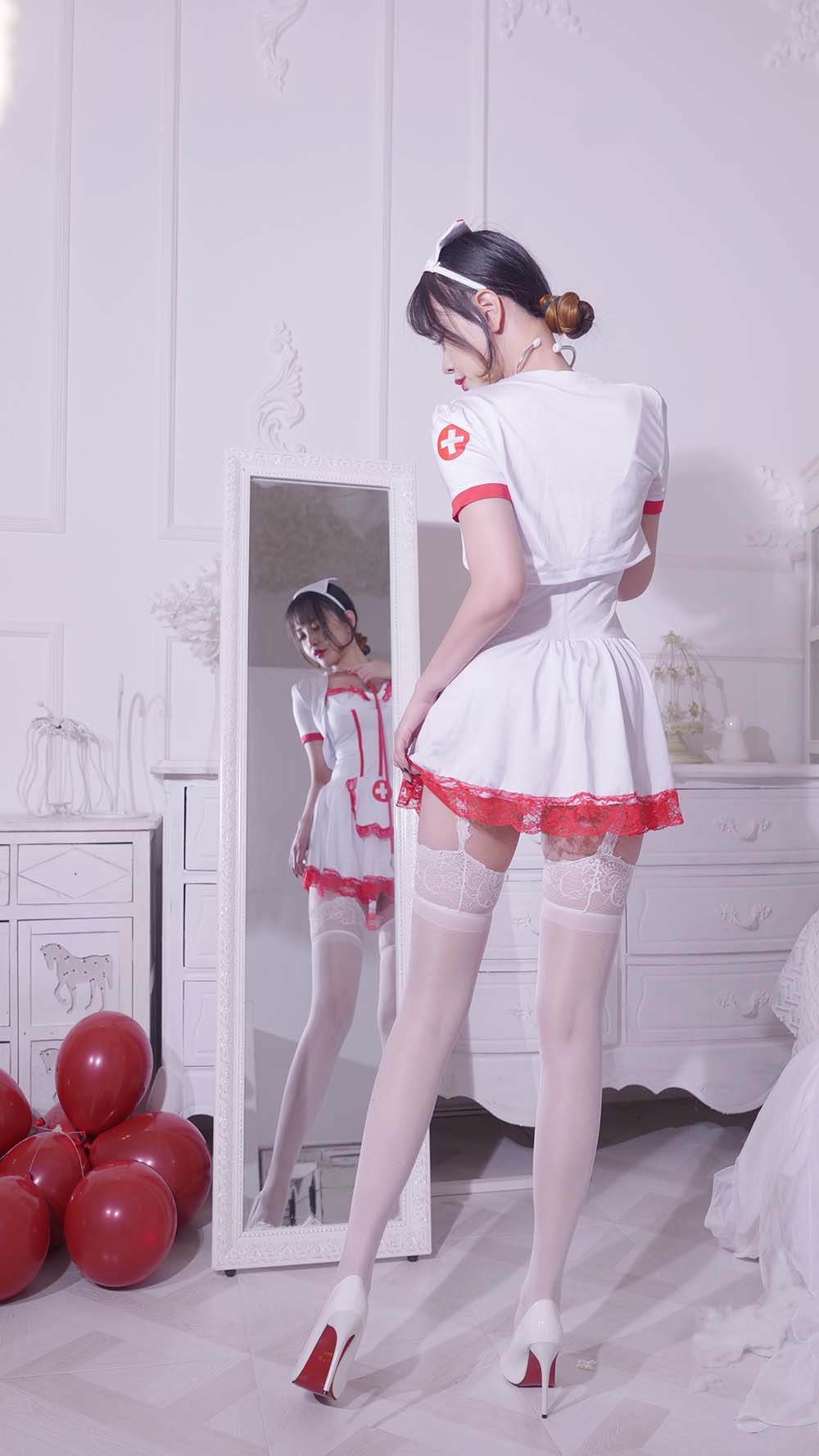 小须须 – 护士 预览图 - 2