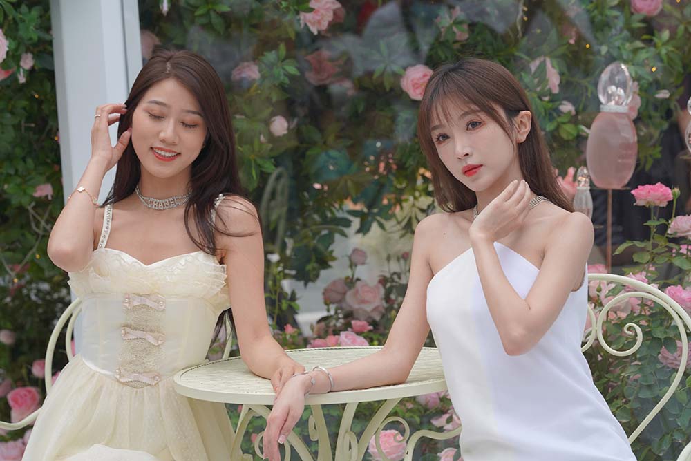 精选街拍作品 NO.1614 白净优雅小姐姐 预览图 - 2