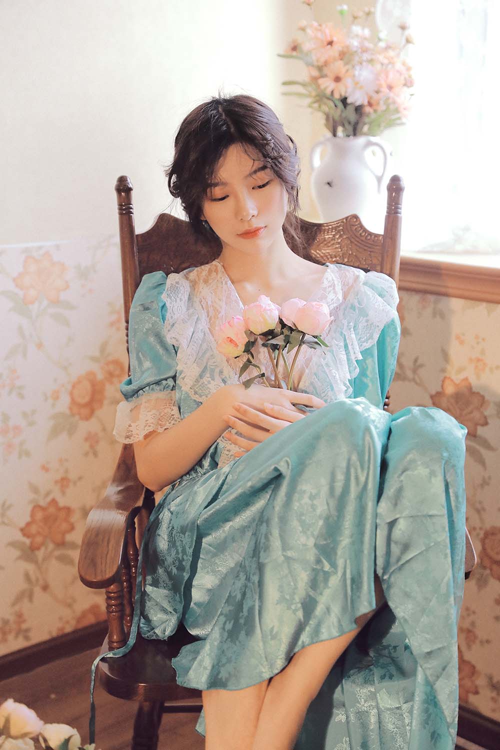 [YITUYU艺图语]2022.11.25 窗边少女 桃芊鱼 预览图 - 2