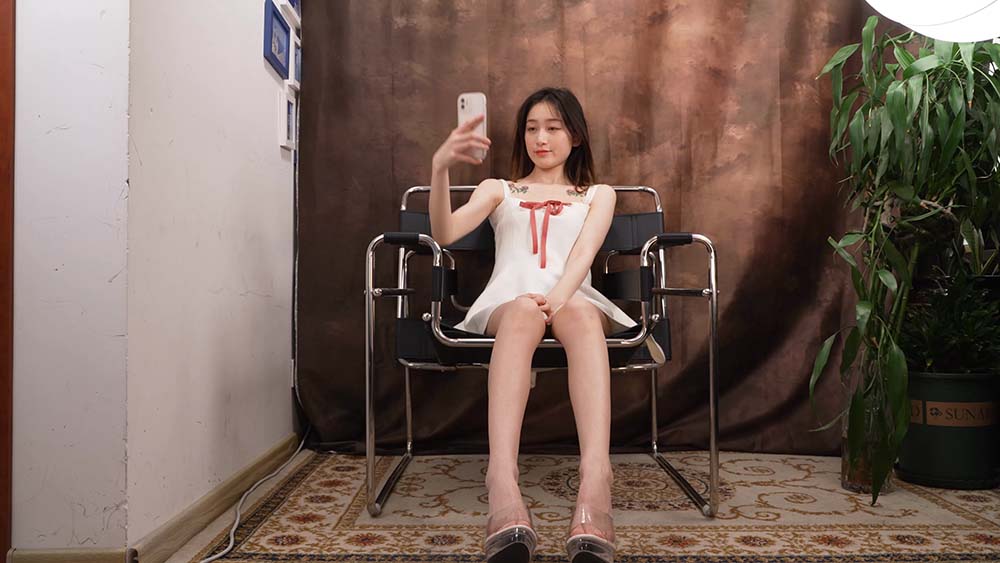 A&F NO.074 美女baby展示她的性感脚丫