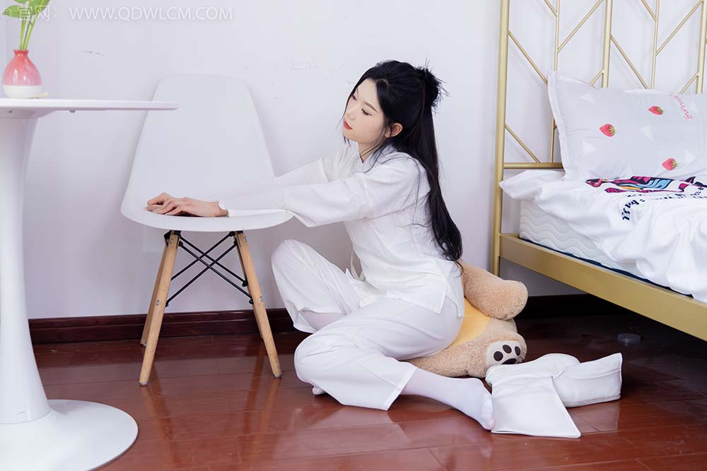 物恋传媒 NO.1586 小竹-纯白小仙女 预览图 - 2