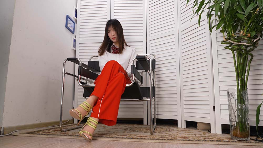 A&F NO.092 美女王佳性感展示透明肉色袜美脚