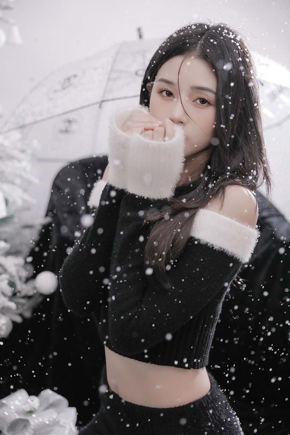 [YITUYU艺图语]2022.12.11 圣诞少女 馨瑶XINYAO 预览图 - 2