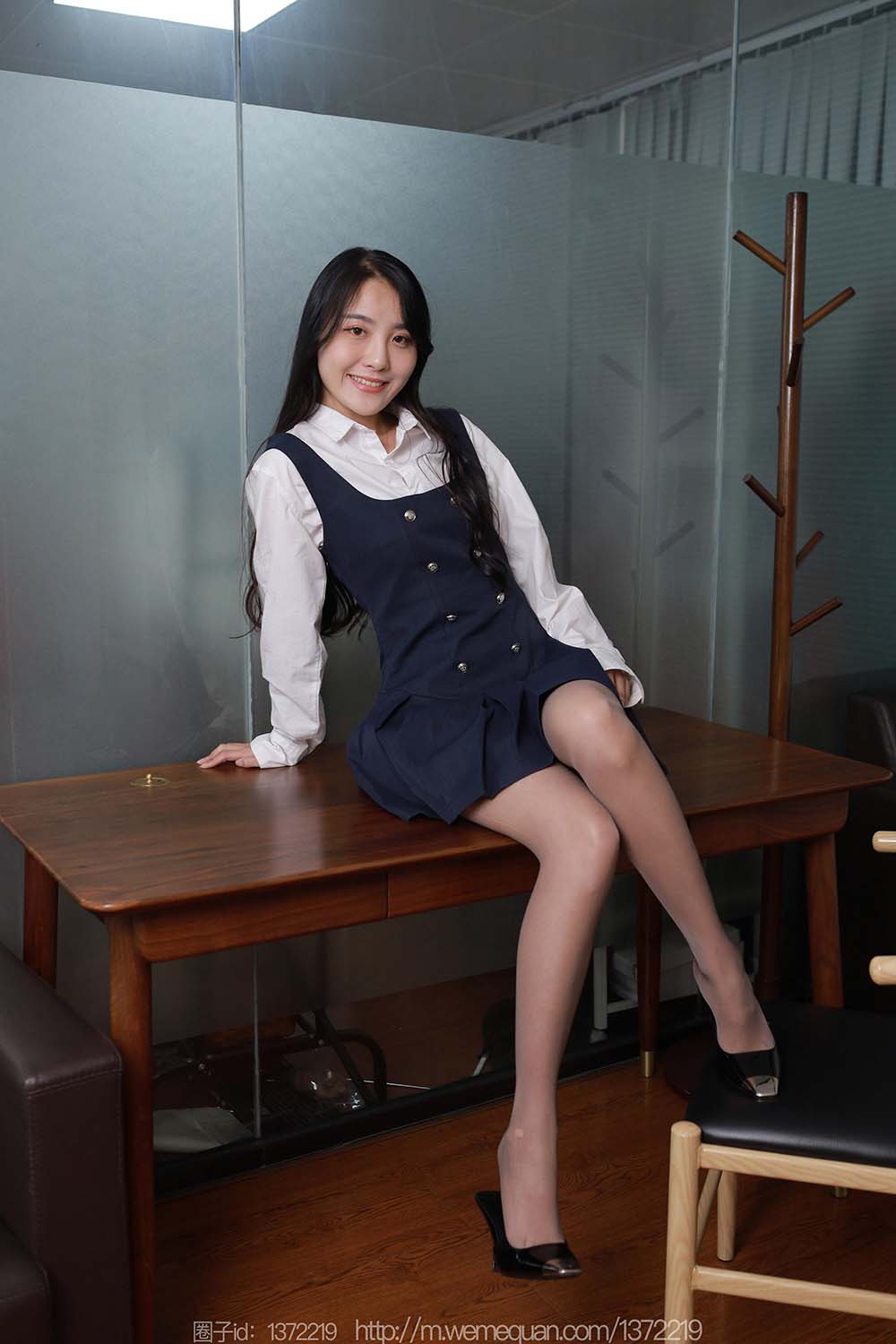 [IESS异思趣向] 2023.01.02 丝享家1317：婉萍《学苑短裙》