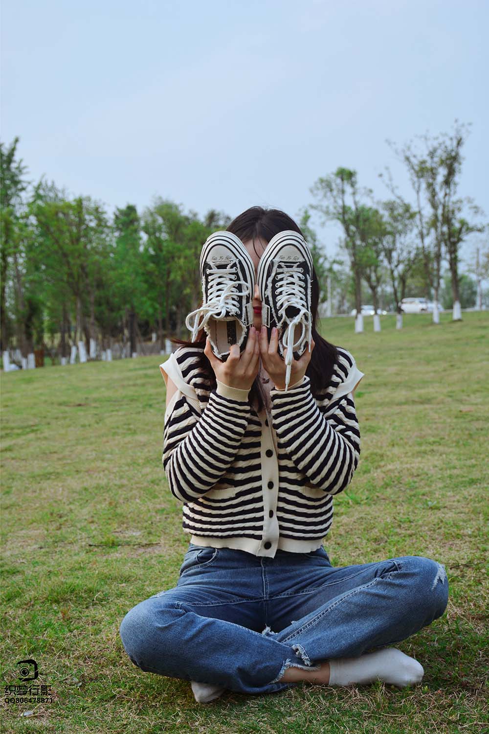 [织梦映像]NO.016 少女牛仔裤草地白袜 预览图 - 2