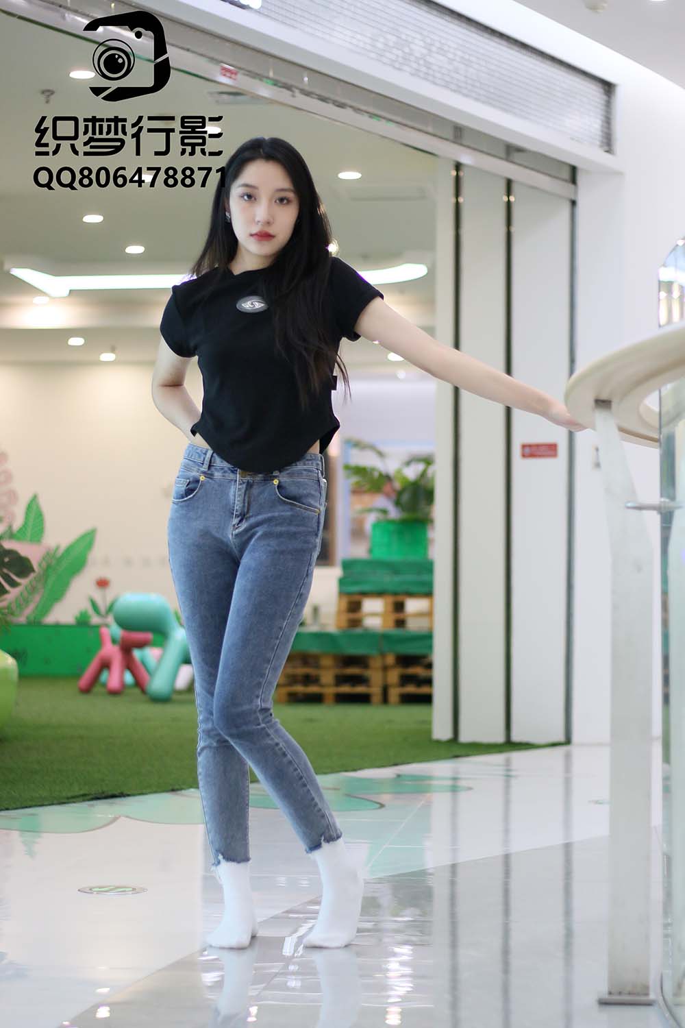 [织梦映像]NO.018 大家闺秀大美女白袜裸足 预览图 - 2