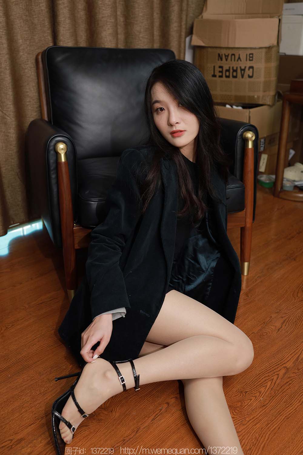 [IESS异思趣向] 2023.01.07 丝享家1322：婉萍《穿脱高跟鞋》