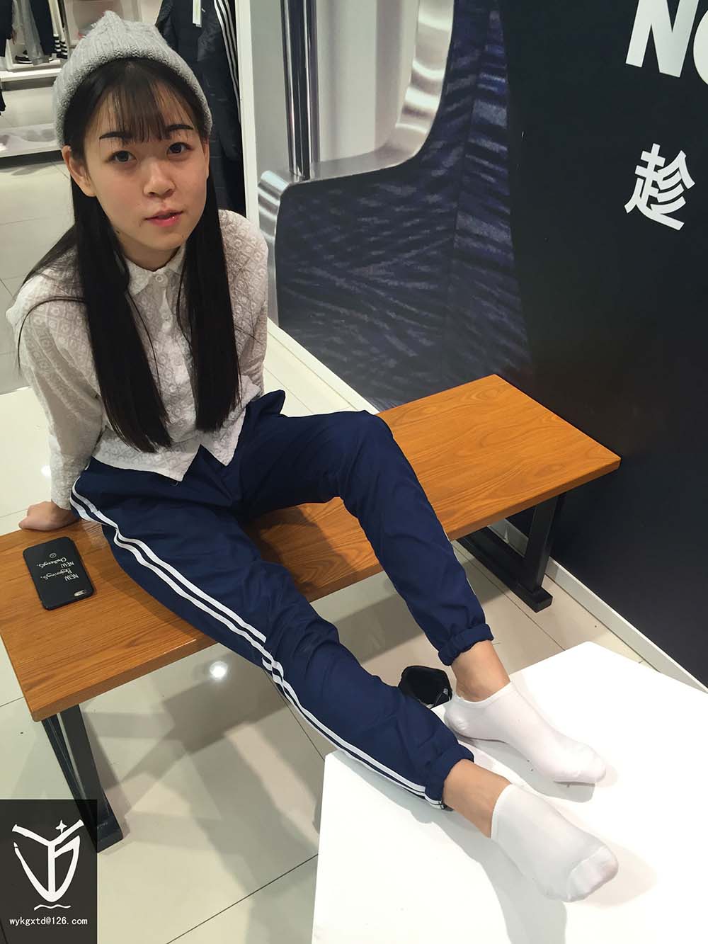 [YJ街拍]001 商场帆布鞋棉袜