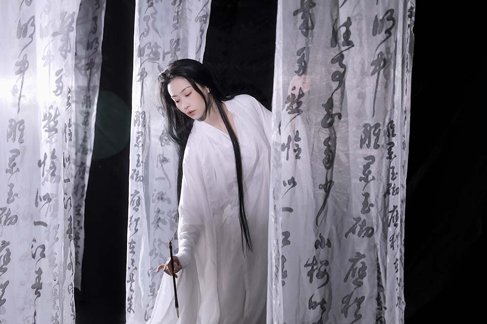 [YITUYU艺图语]2023.01.02 提笔写月 媛媛月舞 预览图 - 2