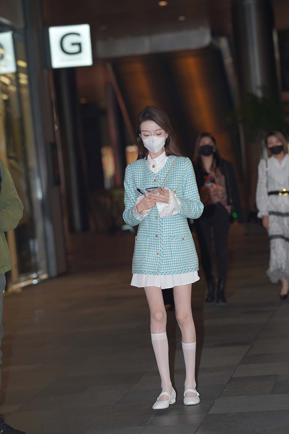 精选街拍作品 NO.1754 浅绿包臀裙大长腿美女