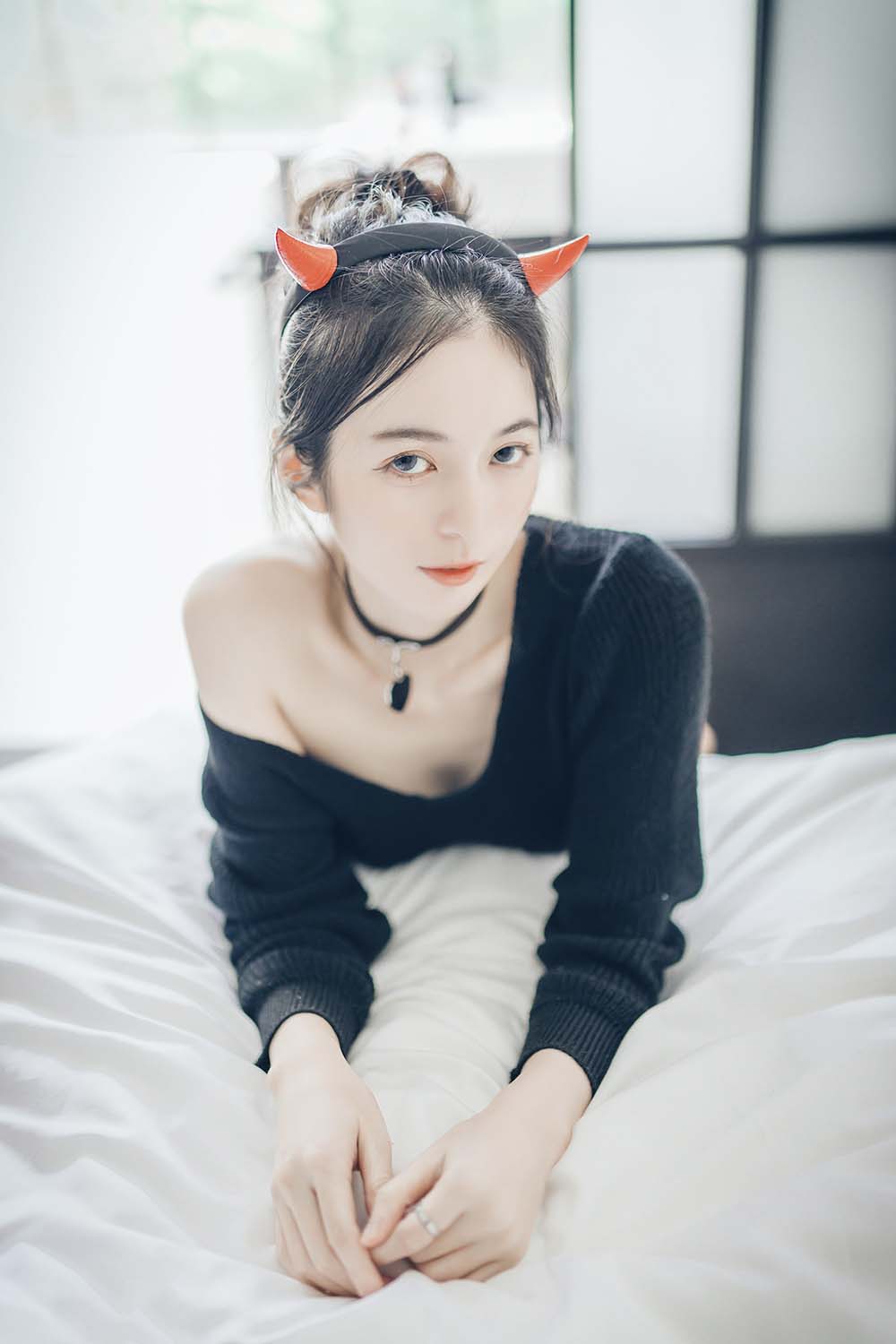辰辰ChenChen《小恶魔》 预览图 - 2