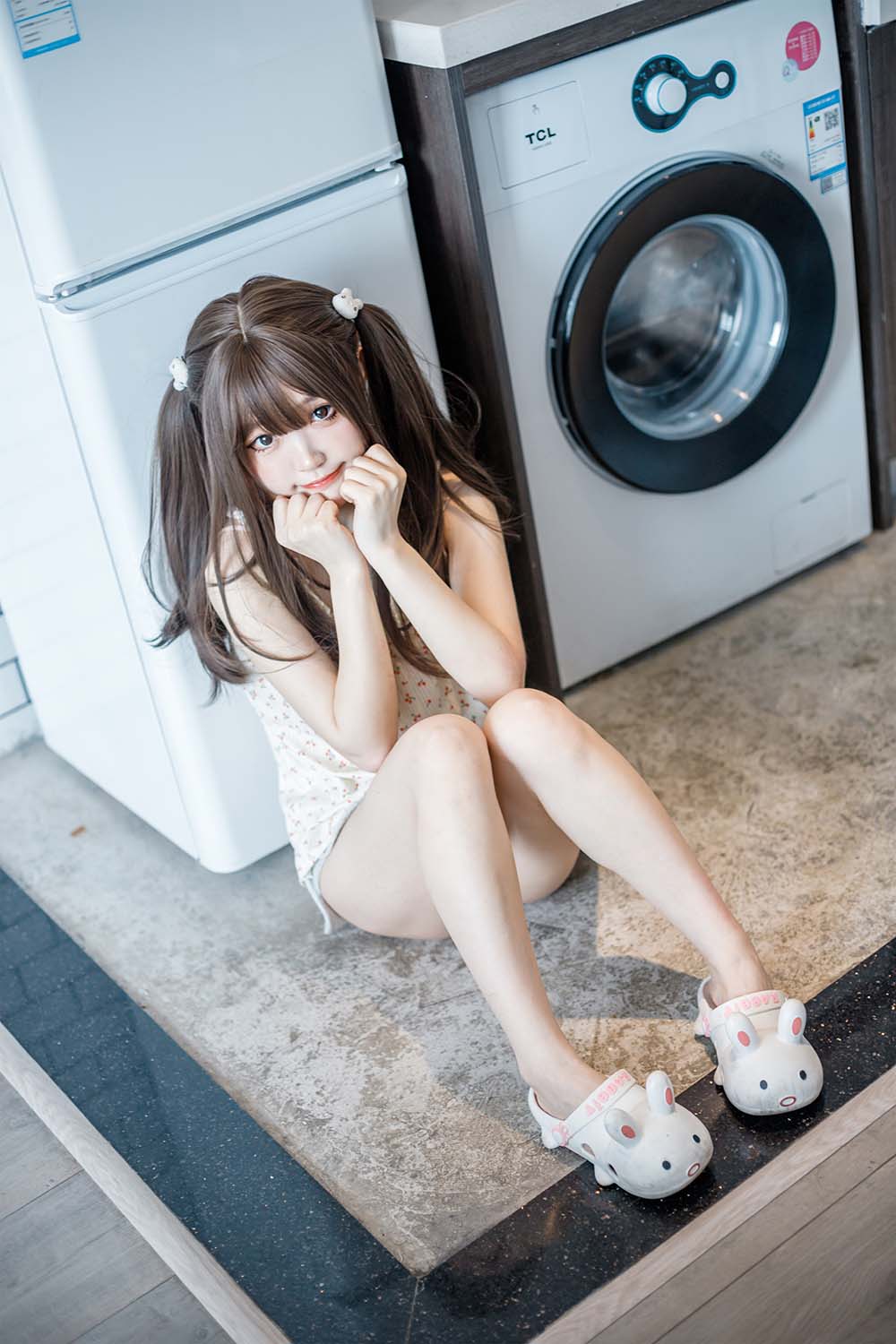 神沢永莉 – 黄色吊带睡衣兔兔