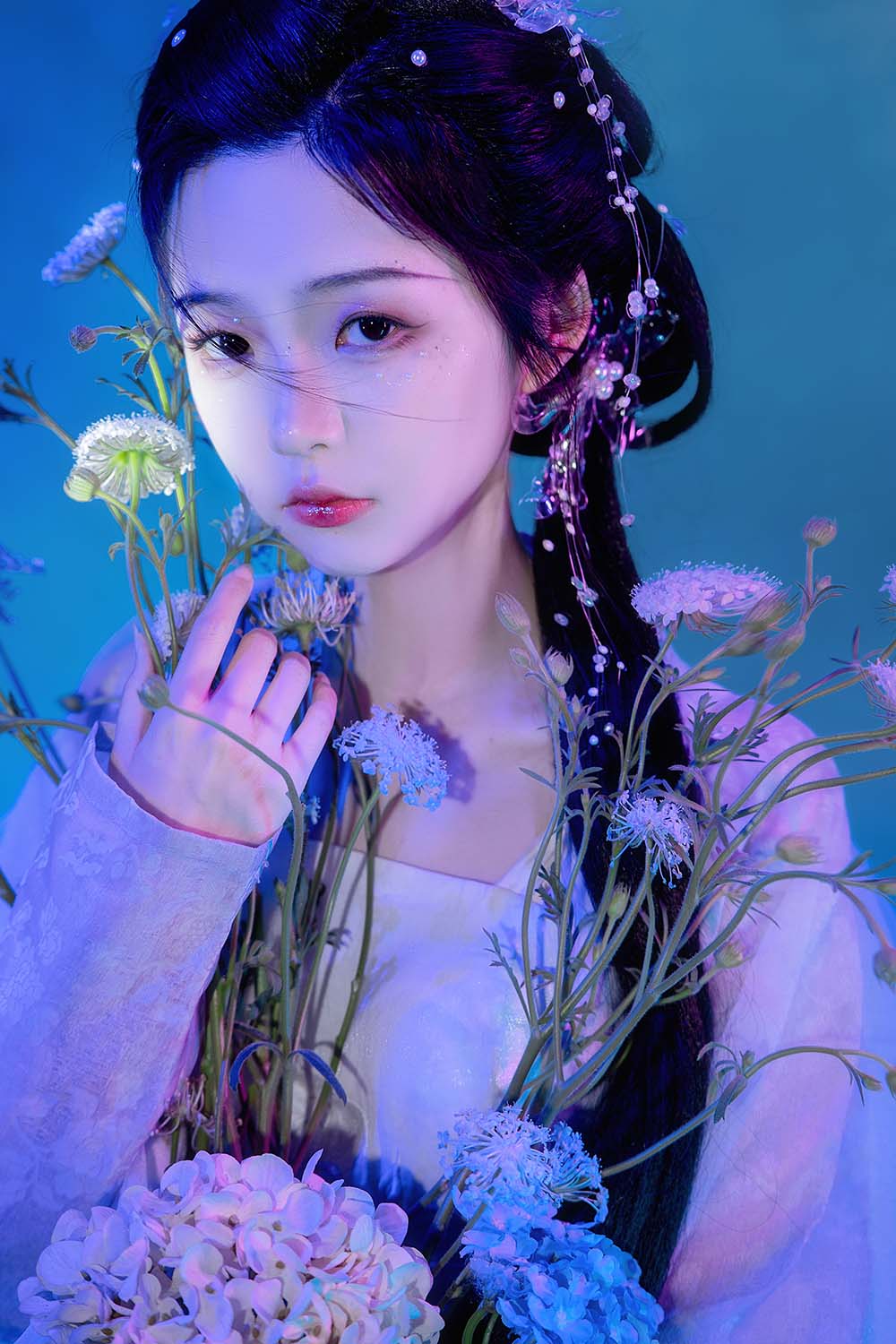 [YITUYU艺图语]2023.01.10 她是那一抹蓝 怀里猫ovo 预览图 - 2