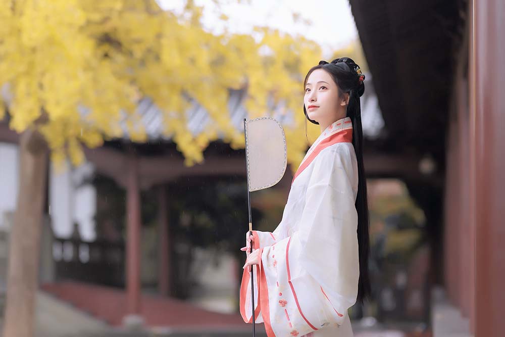 [YITUYU艺图语]2023.01.10 雨中银杏 眸小妖