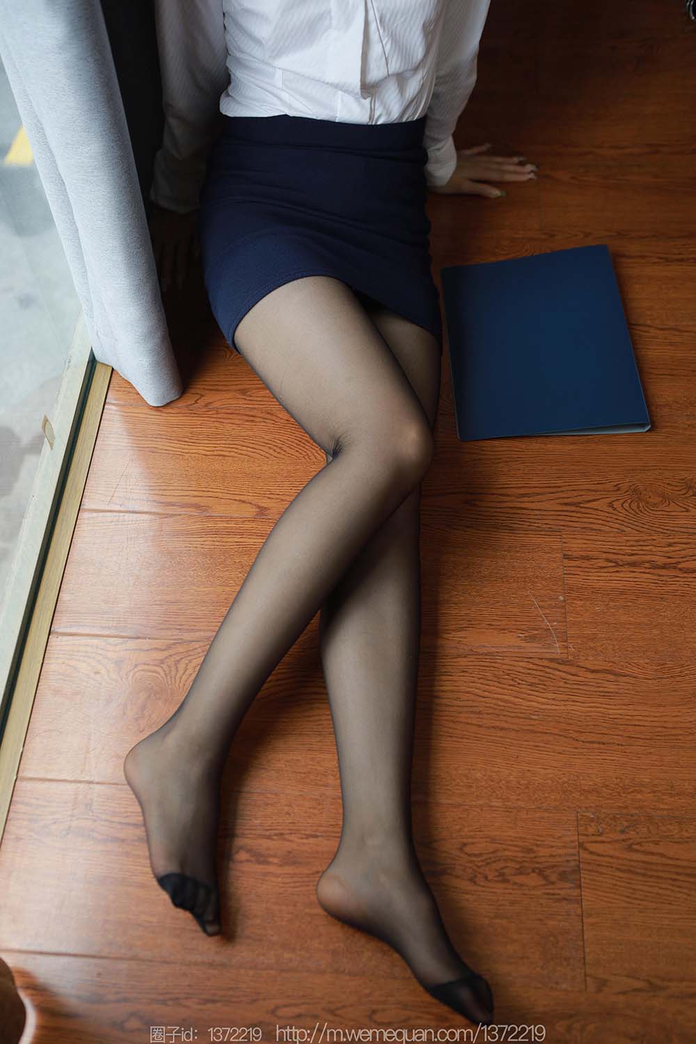 [IESS异思趣向] 2023.03.15 丝享家1391：小金《落地窗制服》 预览图 - 2