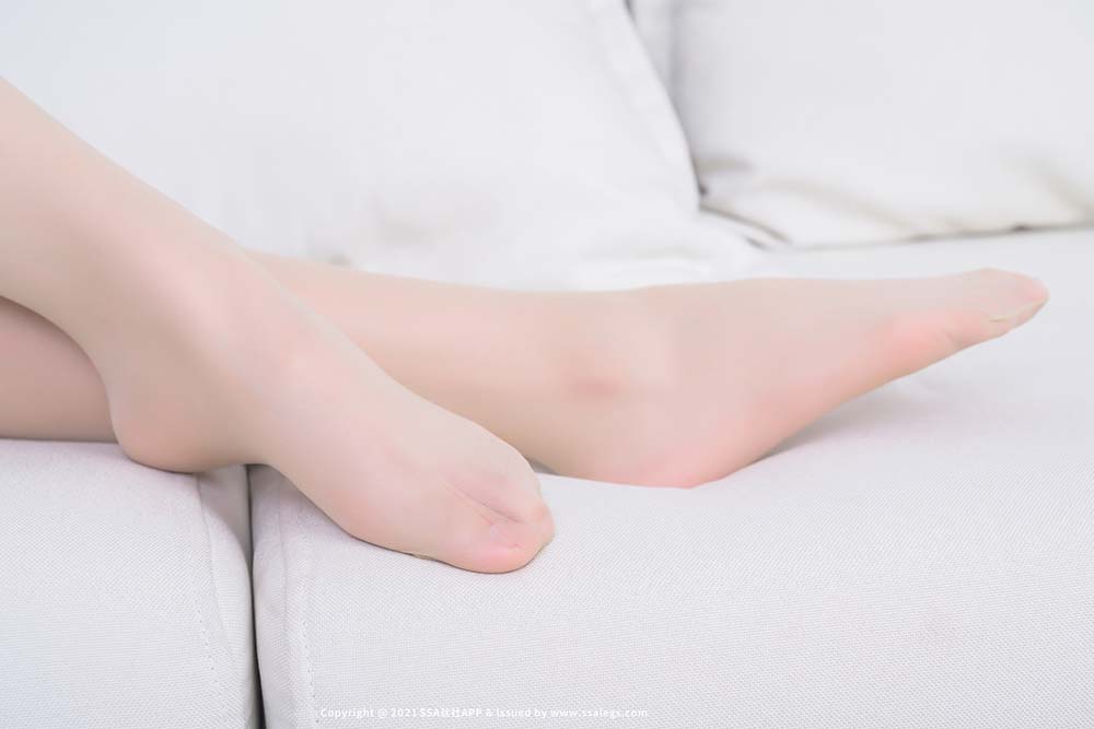 [SSA丝社]超清写真 NO.775 素人模特的肉丝袜玉足（下） 预览图 - 2