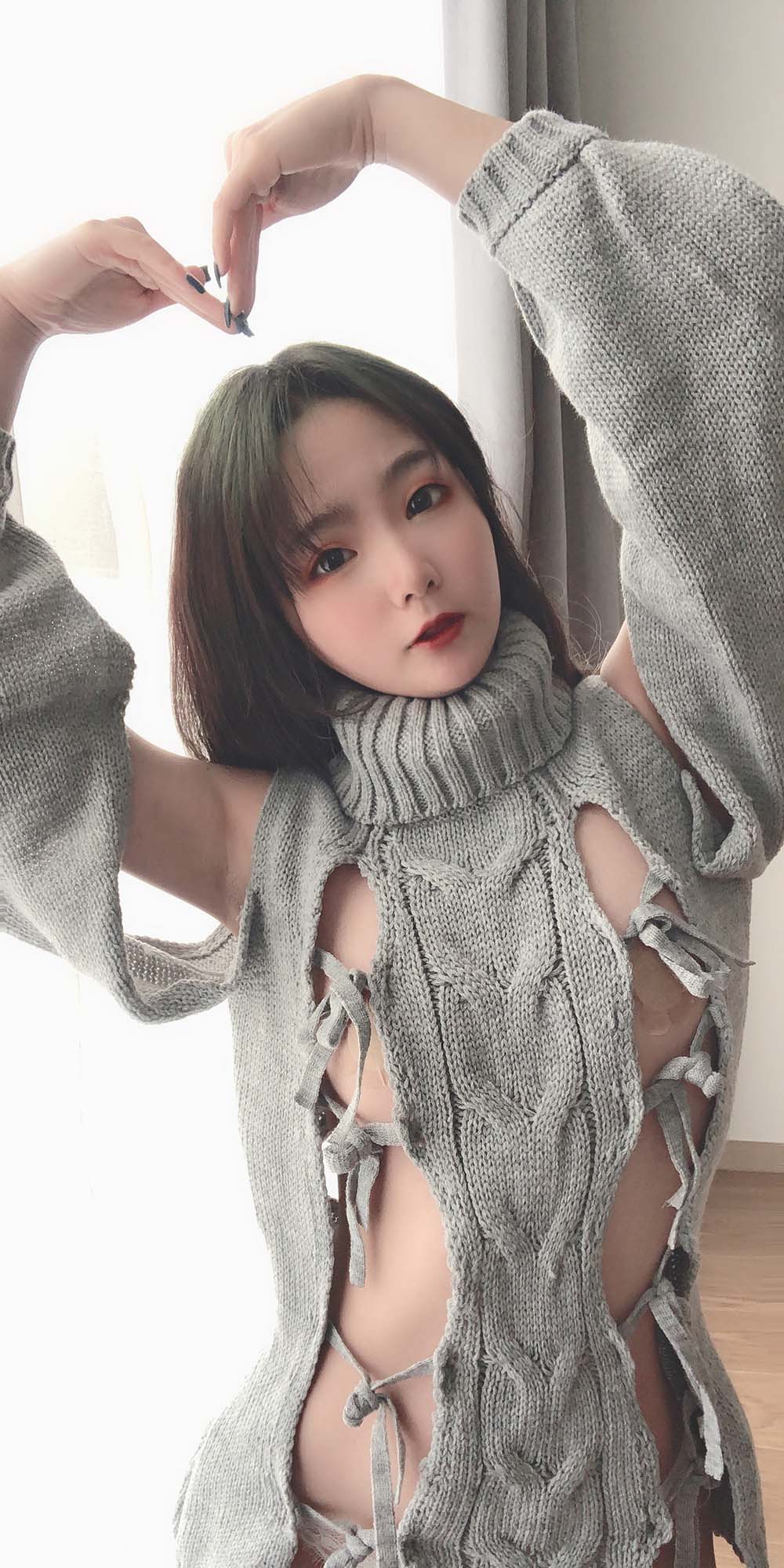 萌妹是青水 – 露背毛衣 预览图 - 2