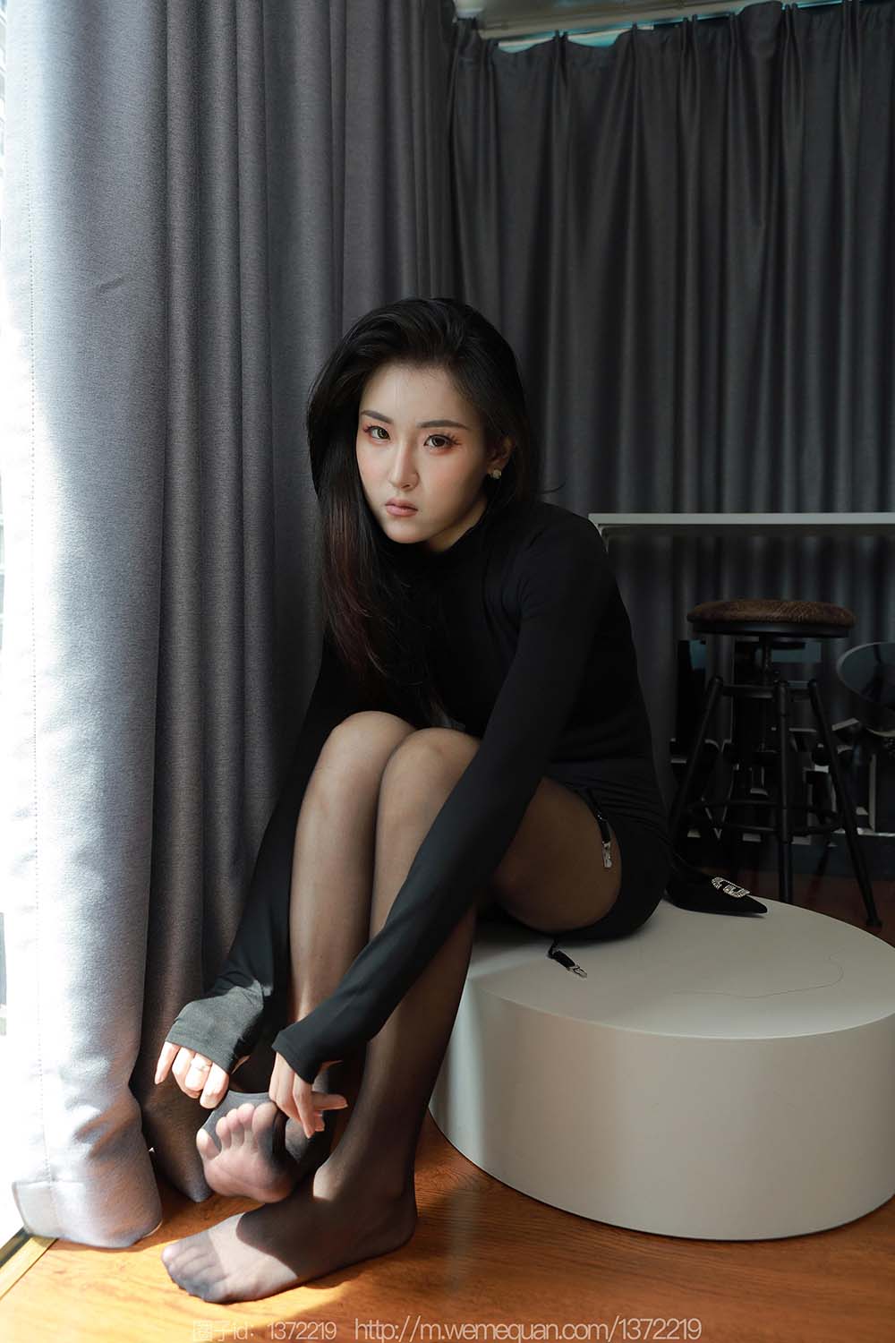 [IESS异思趣向] 2023.09.13 丝享家1532：小宝《黑色吊带袜》 预览图 - 2