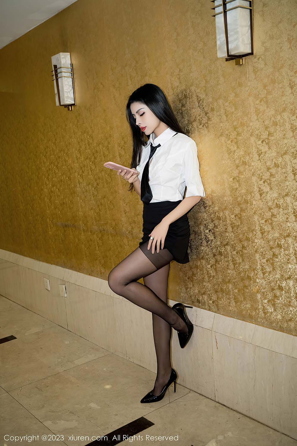 [Xiuren秀人网]2023.10.11 NO.7489 王薇薇 预览图 - 3