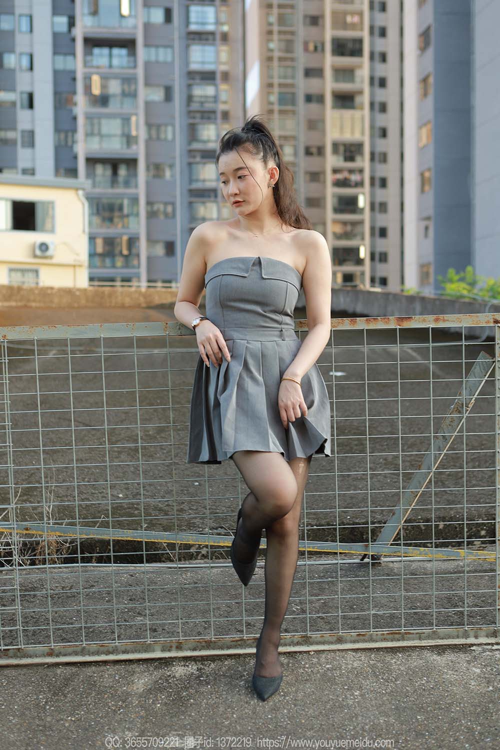 [IESS异思趣向] 2023.11.01 丝享家1574：秋秋《灰色小礼裙》 预览图 - 2