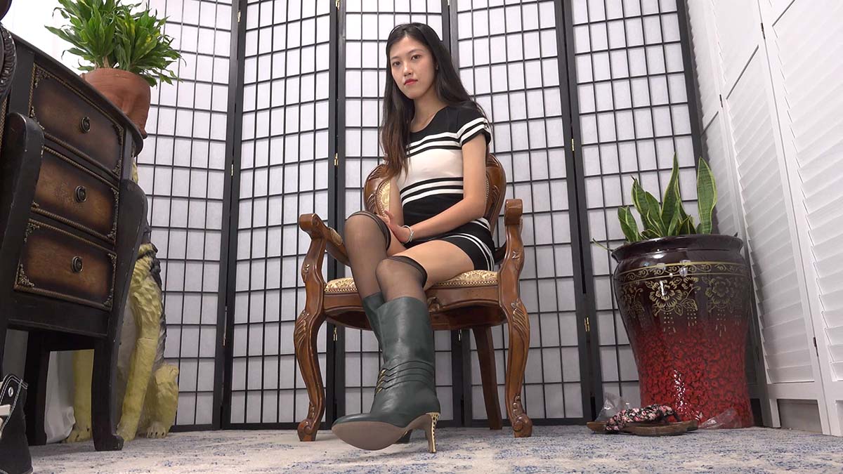 A&F NO.154 陈媛媛-展示细长性感黑丝裸足脚丫 第1部