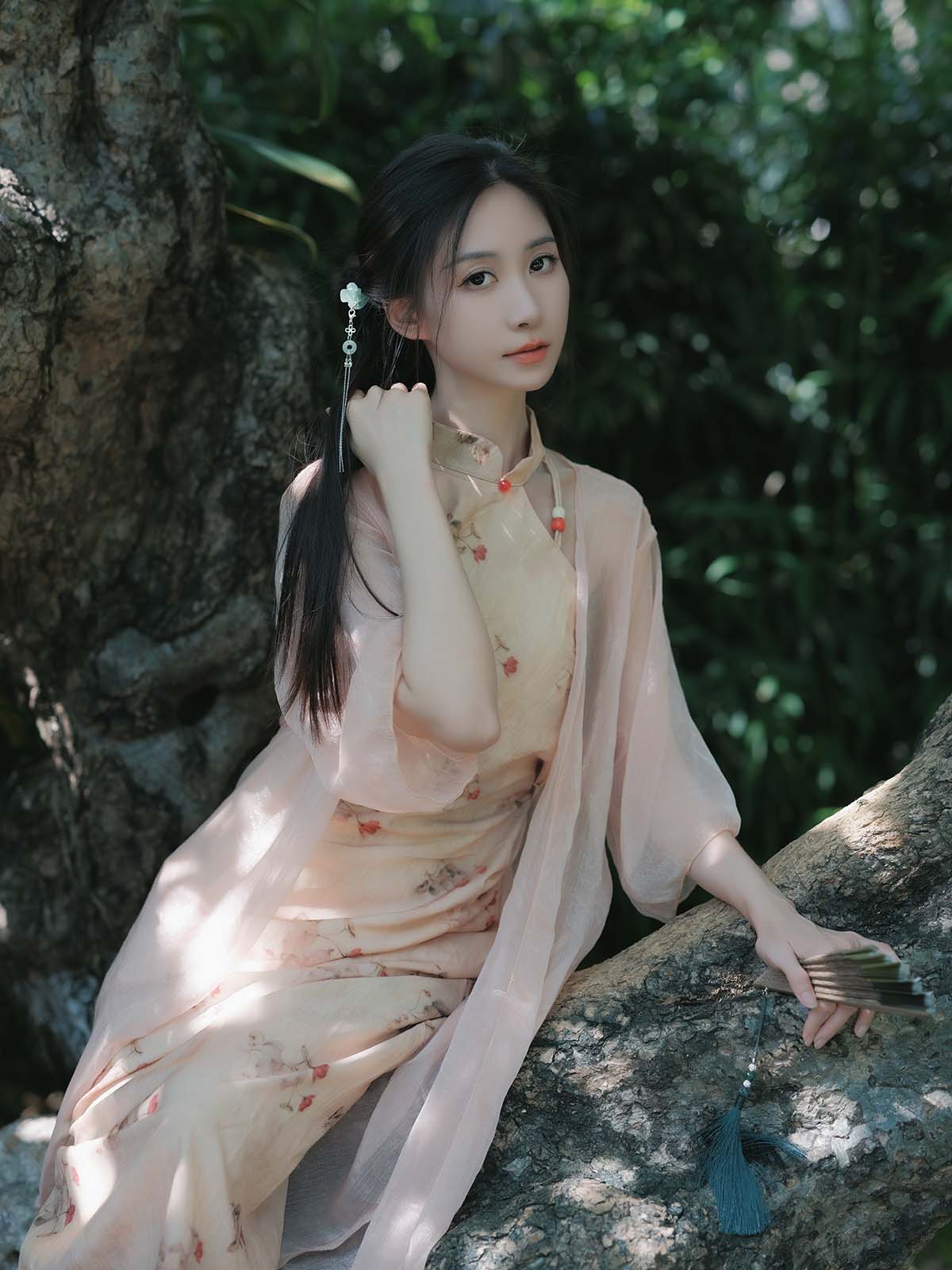 [YITUYU艺图语]2023.07.03 游十香园 小鹿