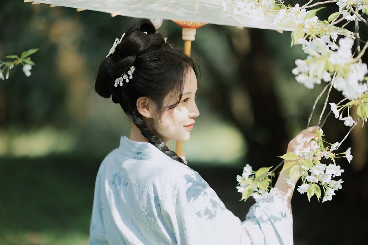 [YITUYU艺图语]2023.08.23 樱花树上的少女 折子语-阿语