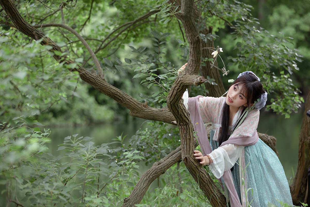 [YITUYU艺图语]2023.09.05 雨中作 小谨