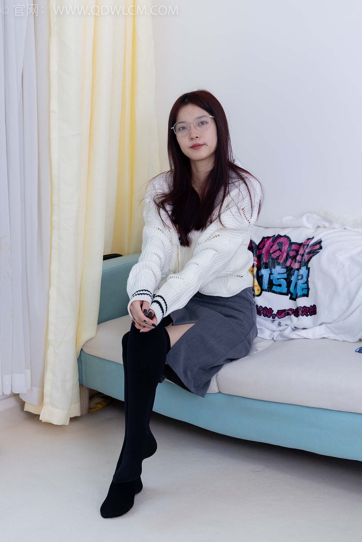 物恋传媒 NO.1803 茯苓-香水有毒 预览图 - 2