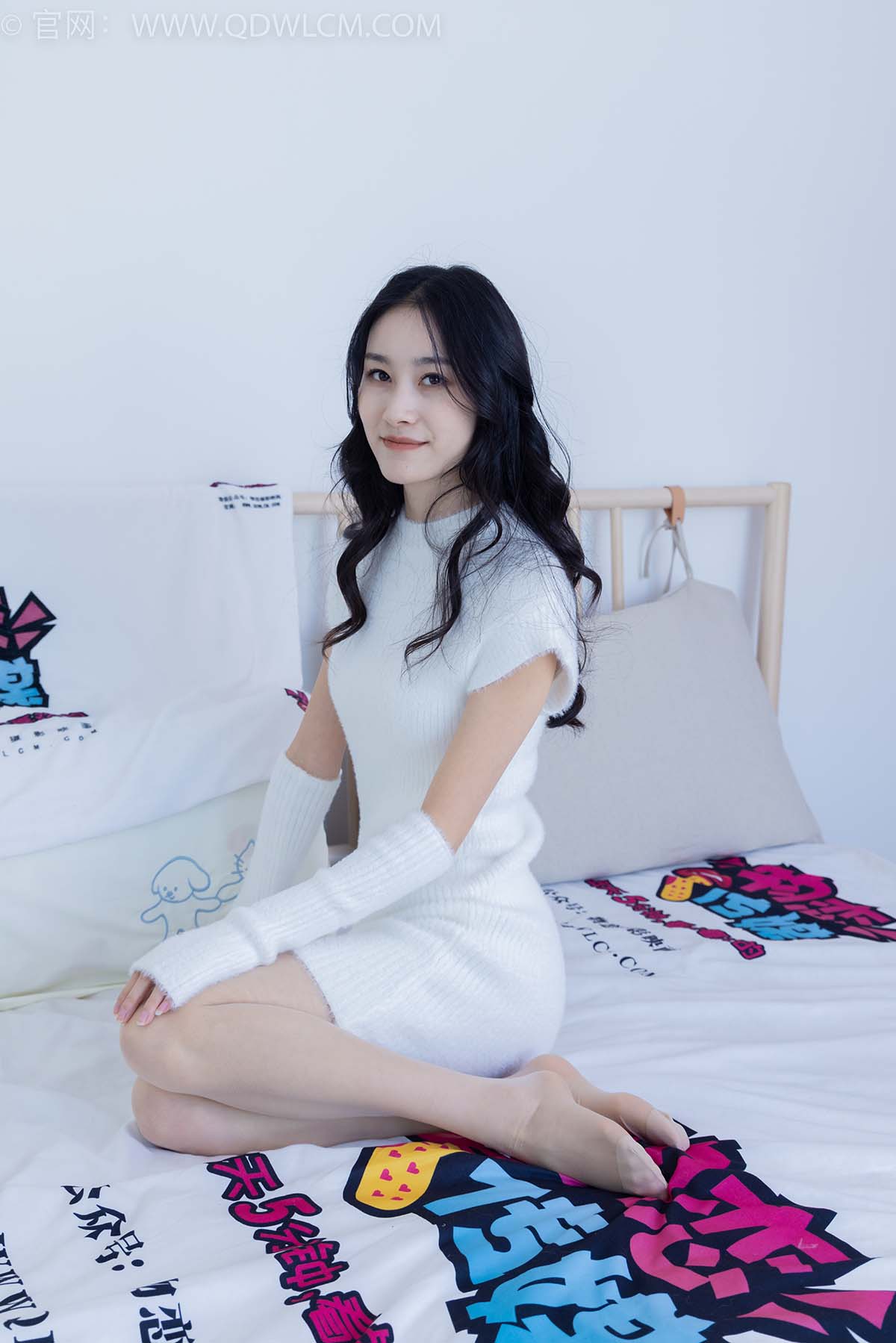 物恋传媒 NO.1819 果汁-白色的雪 预览图 - 2