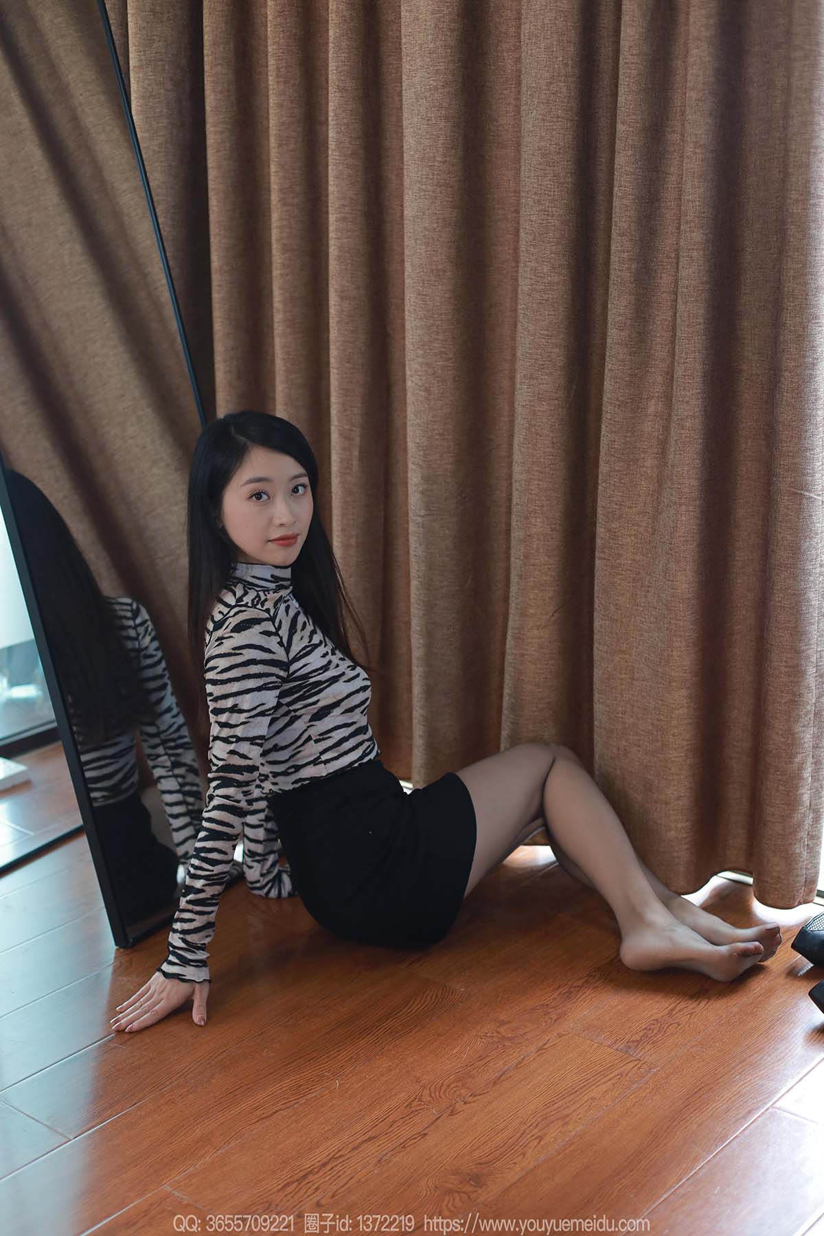 [IESS异思趣向] 2024.01.19 丝享家1642：小婕《风情包臀裙》