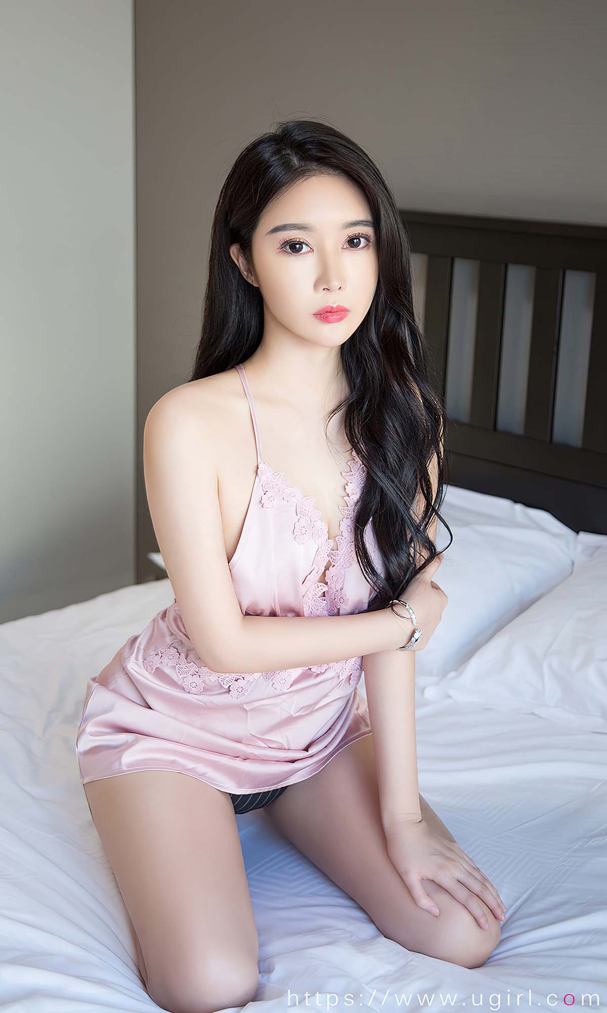 [爱尤物]2024 NO.2777 美人粉梦 萱萱儿 预览图 - 5