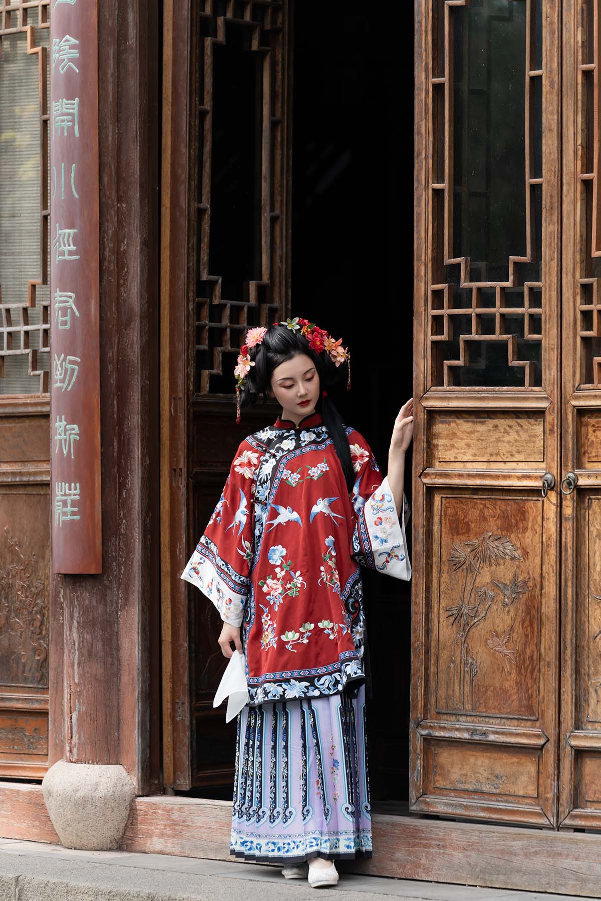 [YITUYU艺图语]2023.12.17 红衣下的她 高高 预览图 - 2