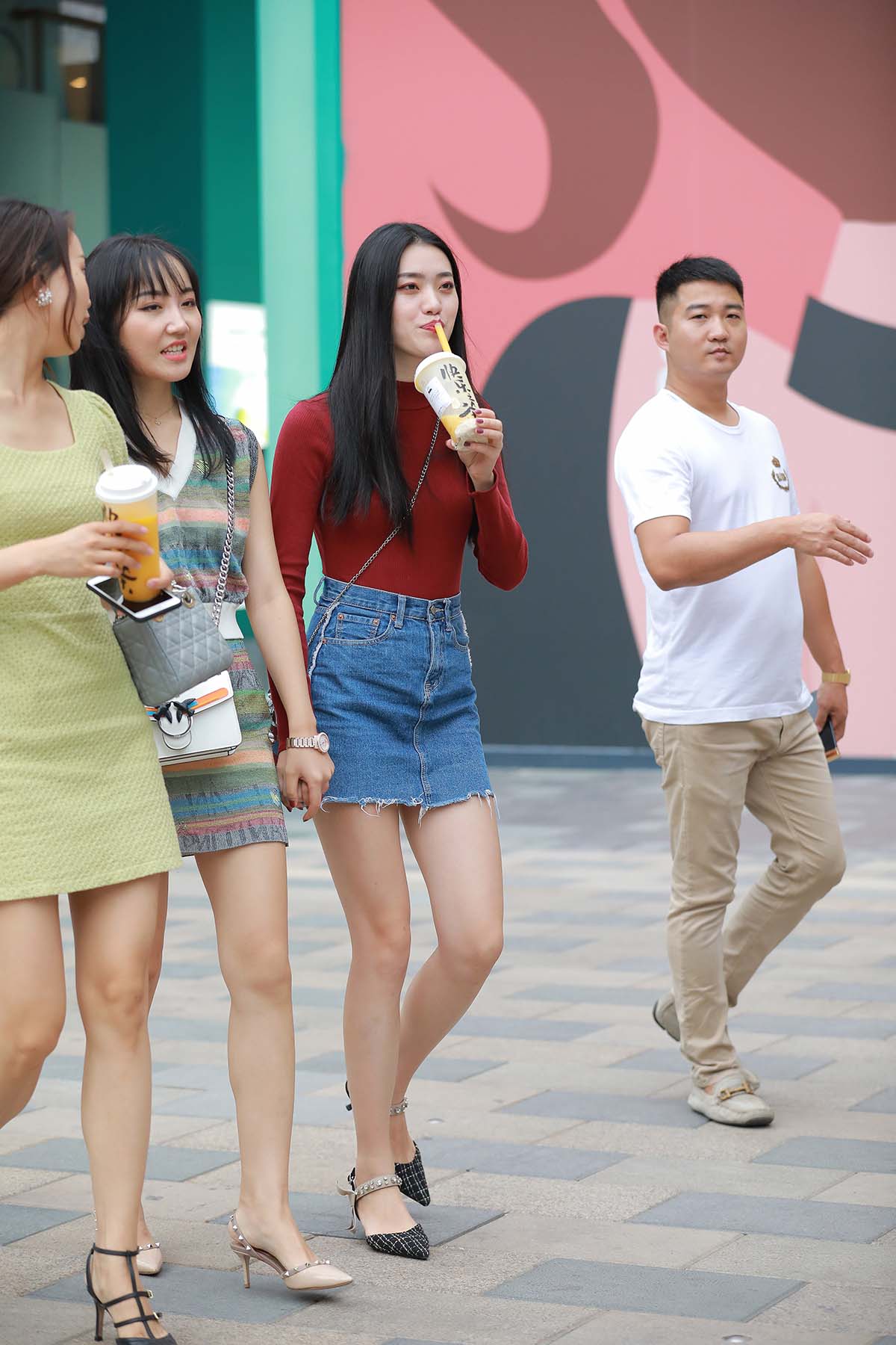 精选街拍作品 NO.1944 牛仔裙修身百搭