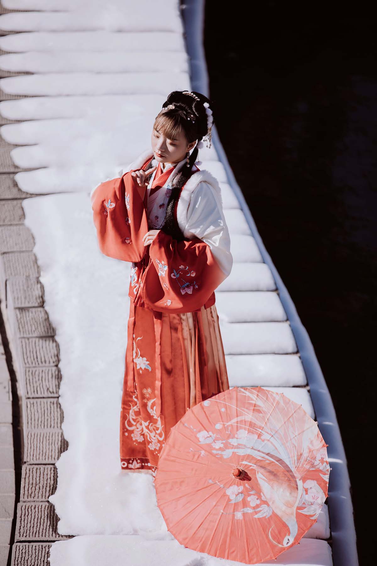 [YITUYU艺图语]2024.01.07 千山暮雪 只影向谁去 抱抱荔枝_ 预览图 - 2