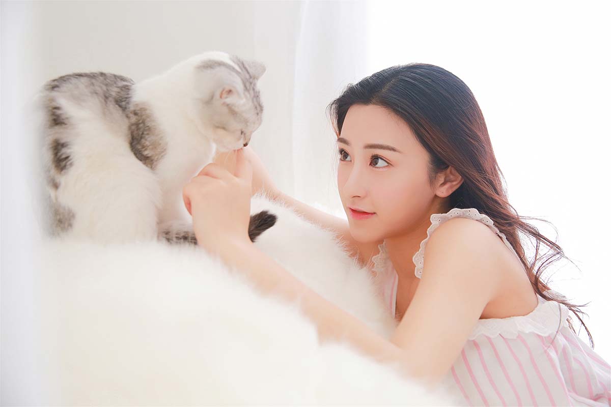 [YALAYI雅拉伊]2023.12.05 NO.1107 她的猫 预览图 - 2