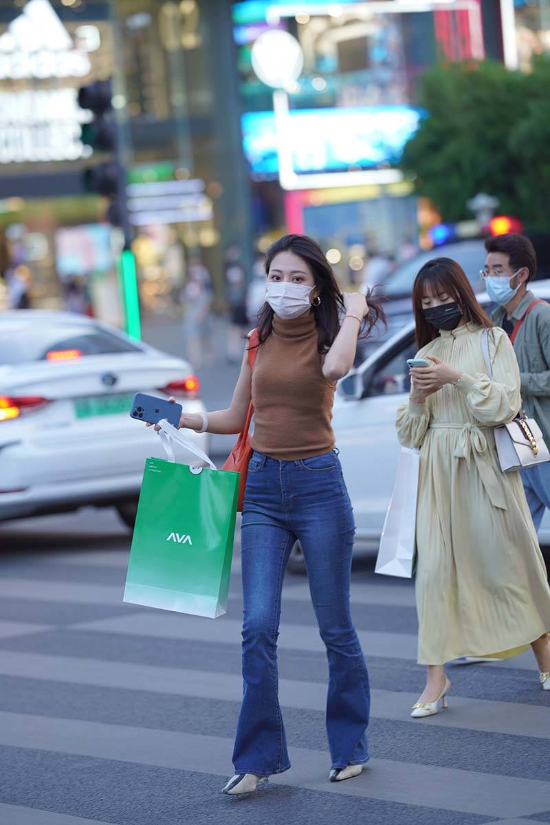 精选街拍作品 NO.1995 喇叭牛仔裤