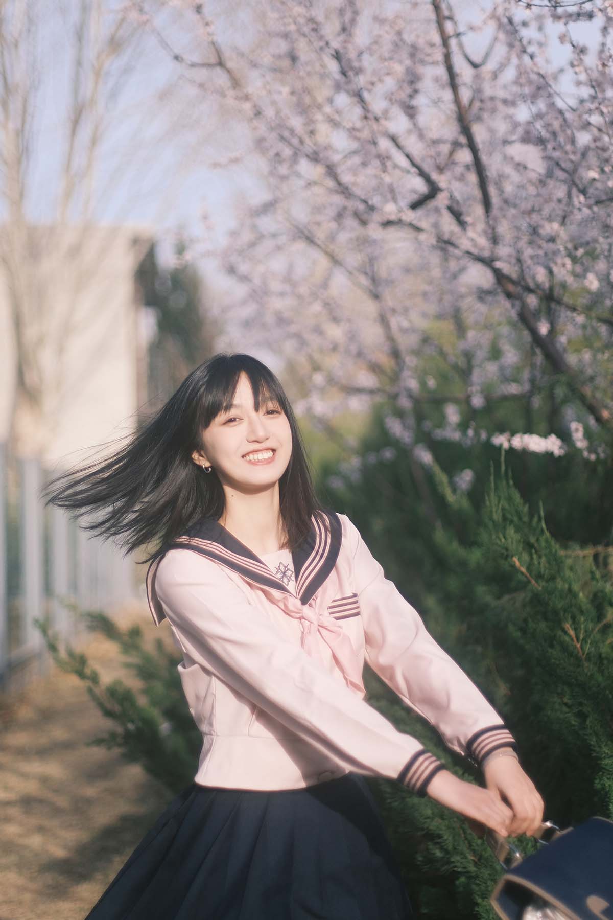 [YITUYU艺图语]2024.04.10 樱花树下樱花妹 非常亮 预览图 - 2