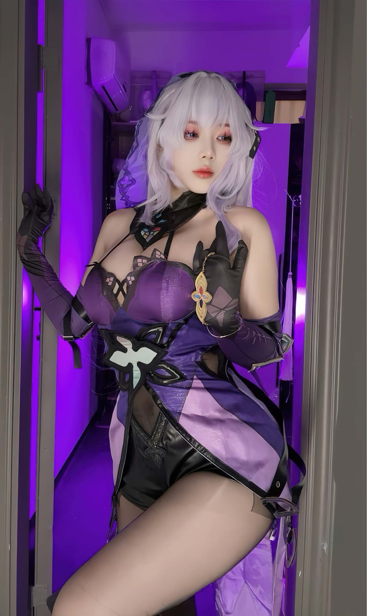 九言 – Black Swan & Emilia