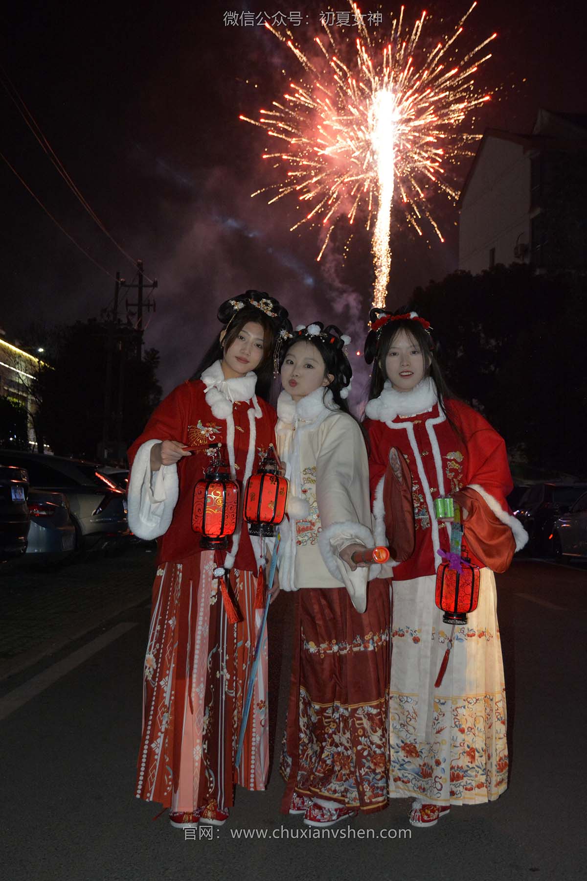 初夏女神 NO.148 双双&秀秀&情情 新年快乐