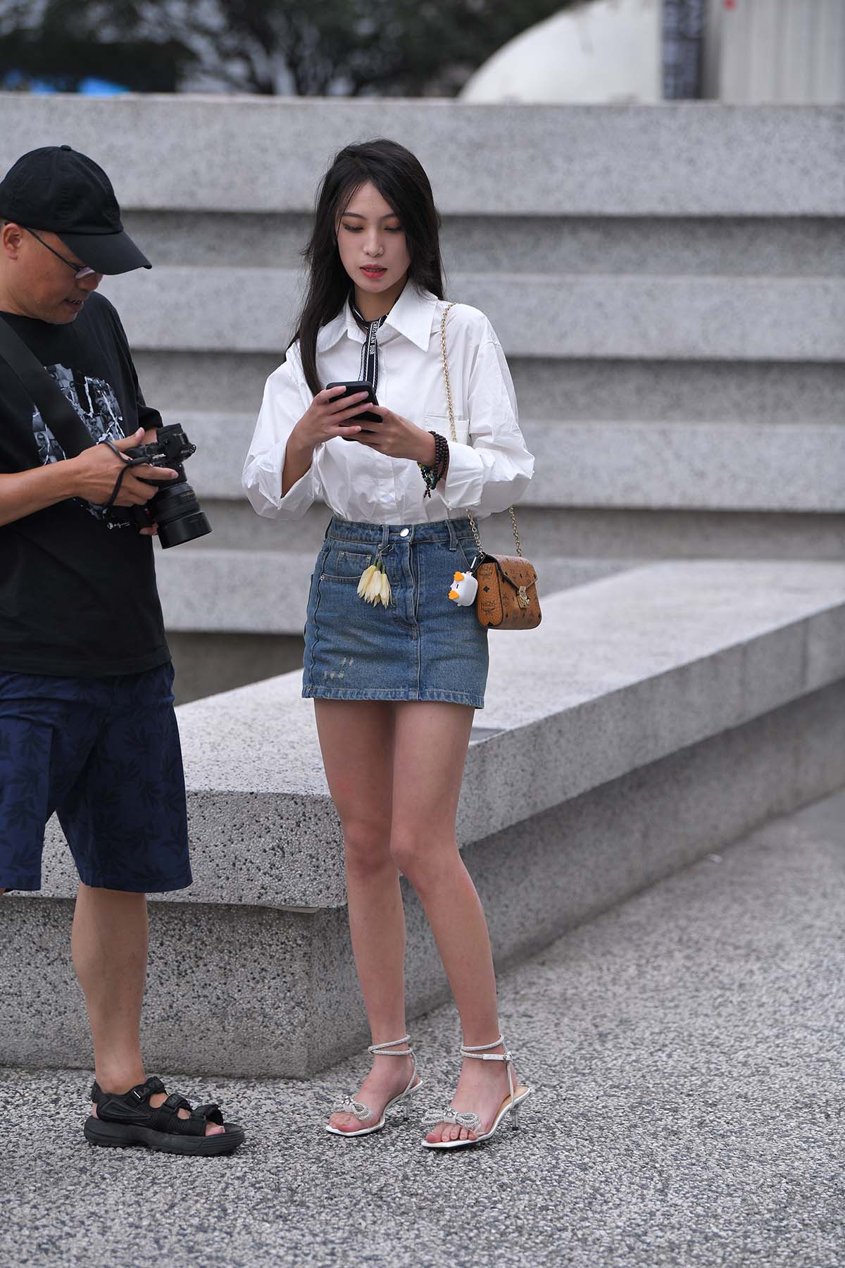 精选街拍作品 NO.2276 牛仔裙长发妹