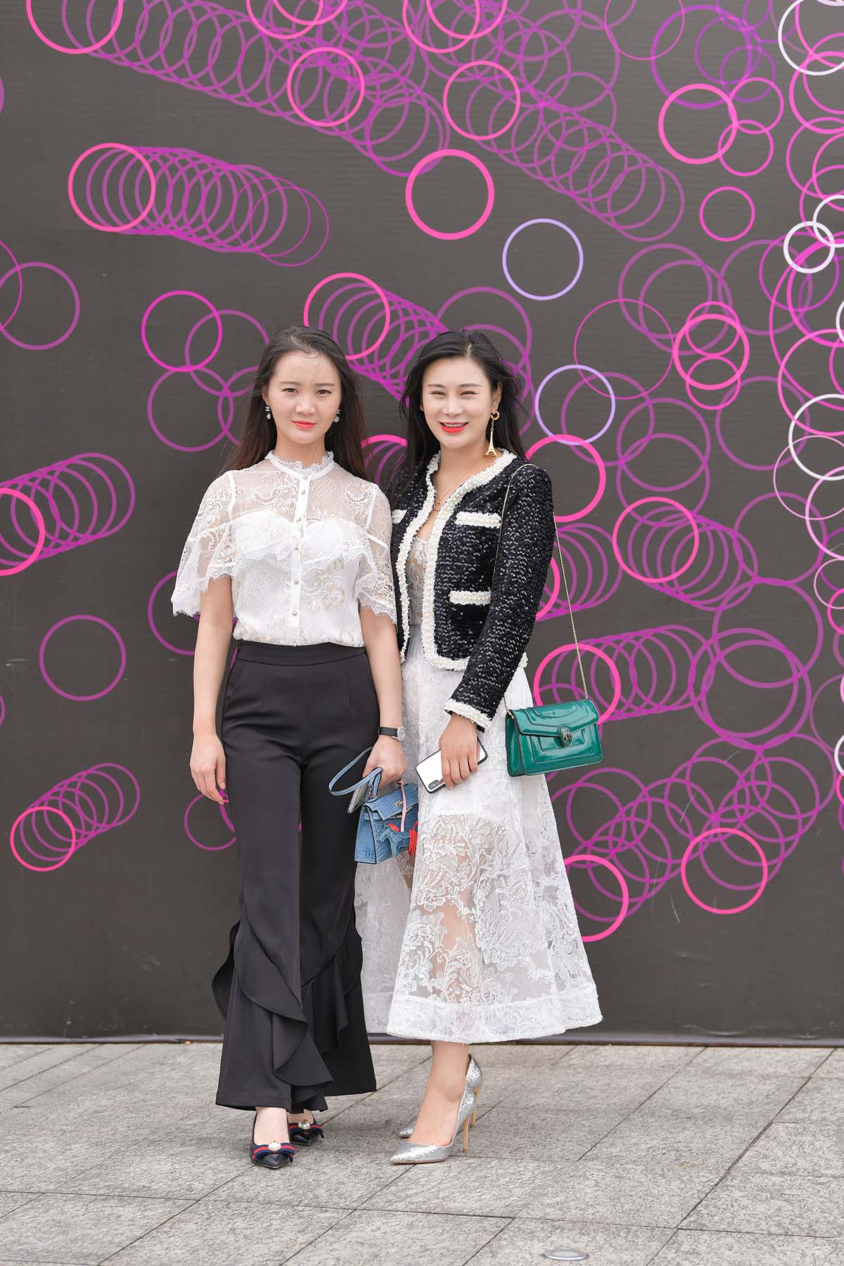 精选街拍作品 NO.2382 白色长裙白嫩凉高蕾丝美胸