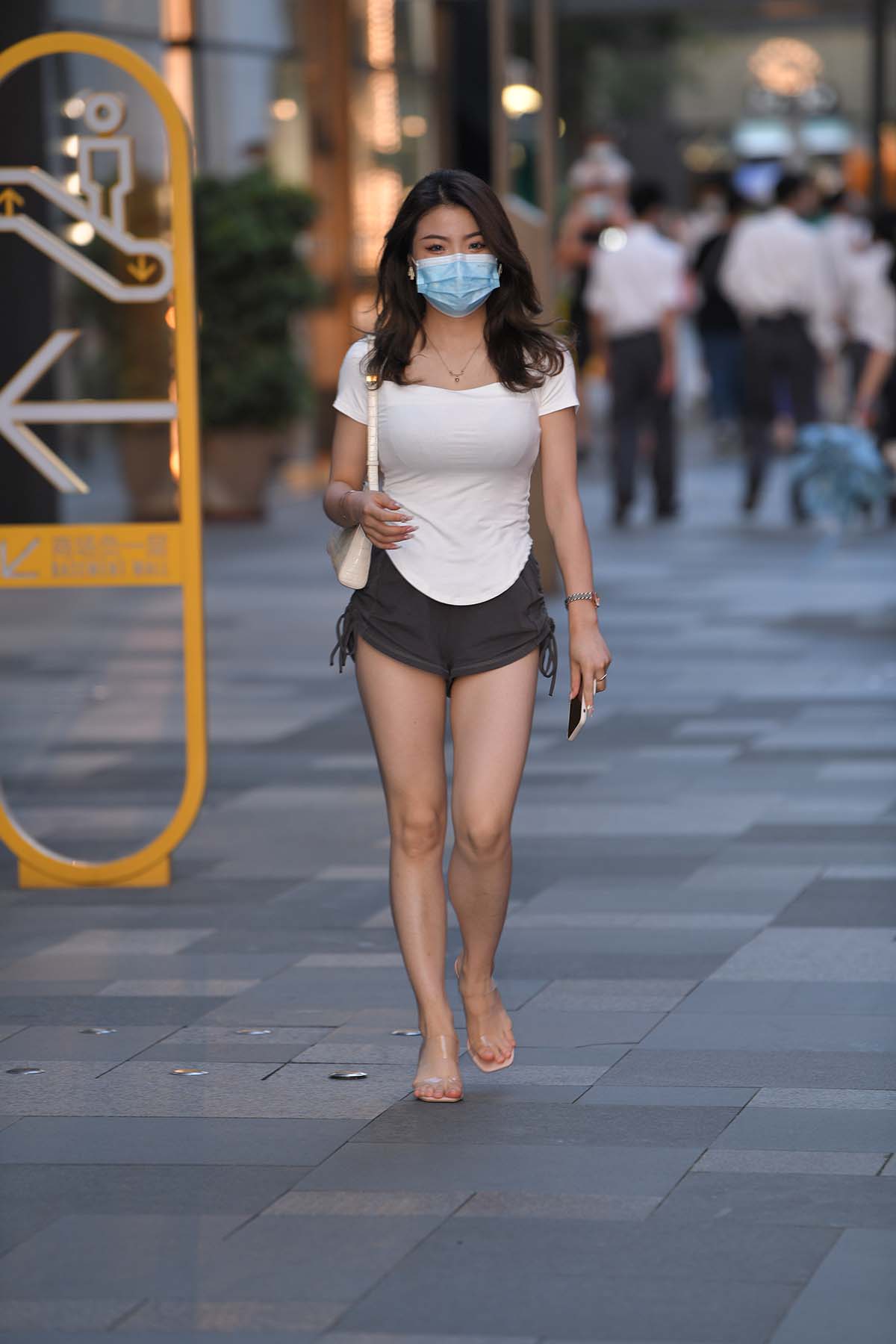 精选街拍作品 NO.2427 灰色热裤美腿凉高