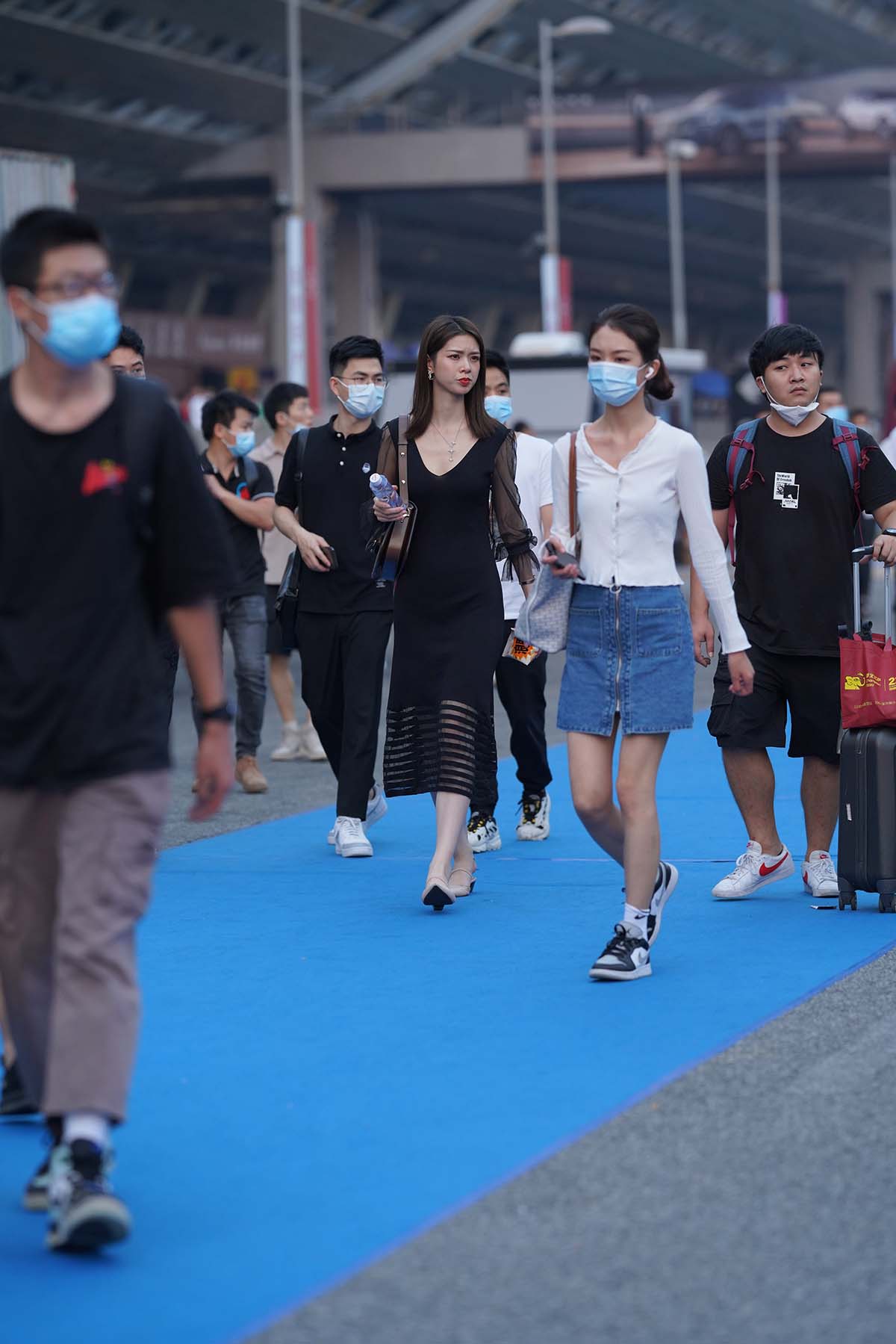 精选街拍作品 NO.2437 黑色长裙蕾丝