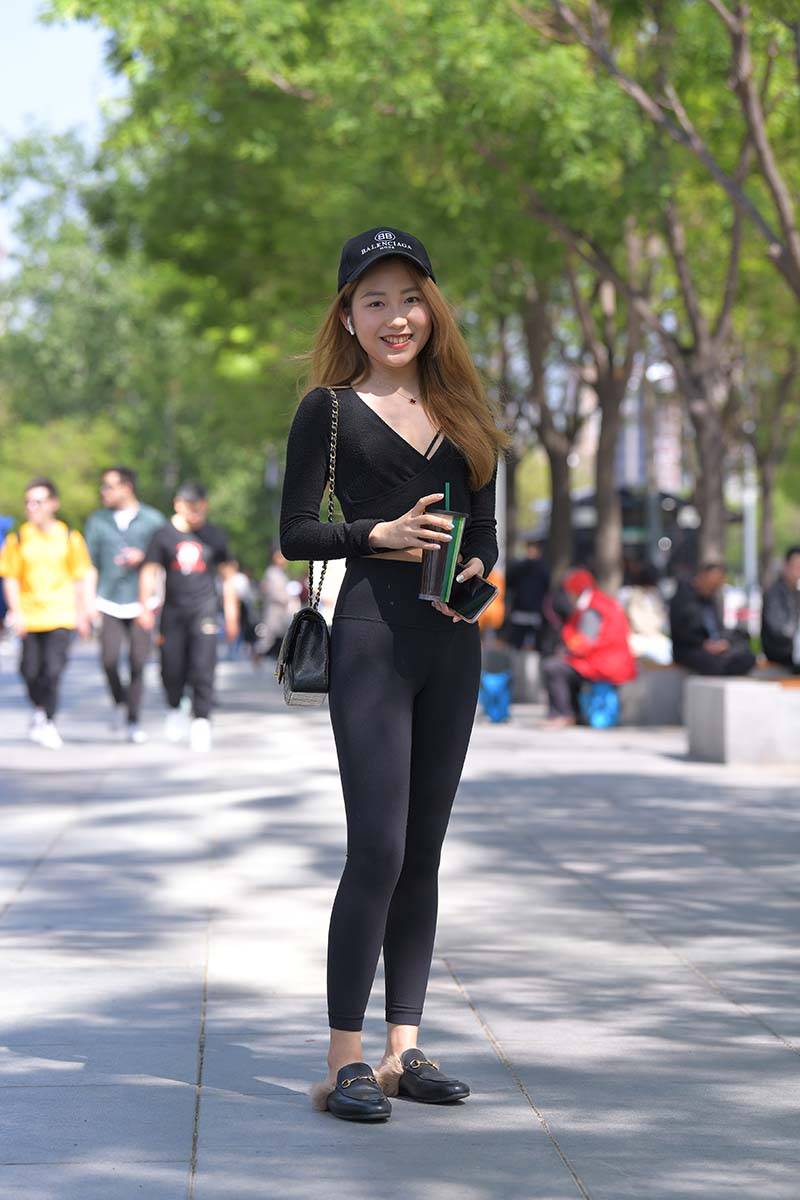 精选街拍作品 NO.2550 黑色系更显白