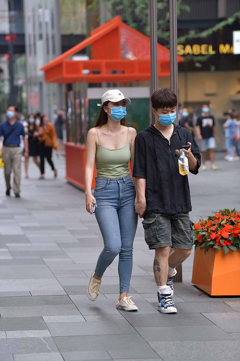 精选街拍作品 NO.2554 清爽背心牛仔裤