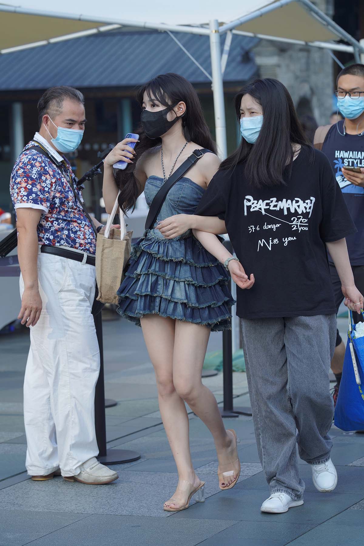 精选街拍作品 NO.2655 甜美动人牛仔裙